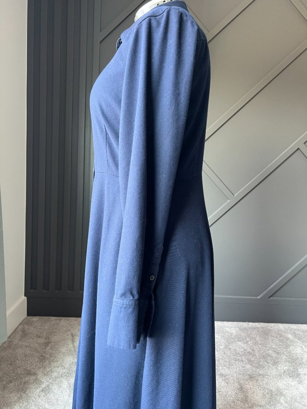 Uniqlo long-sleeve A-line shirt dress in navy - Picture 5 of 14